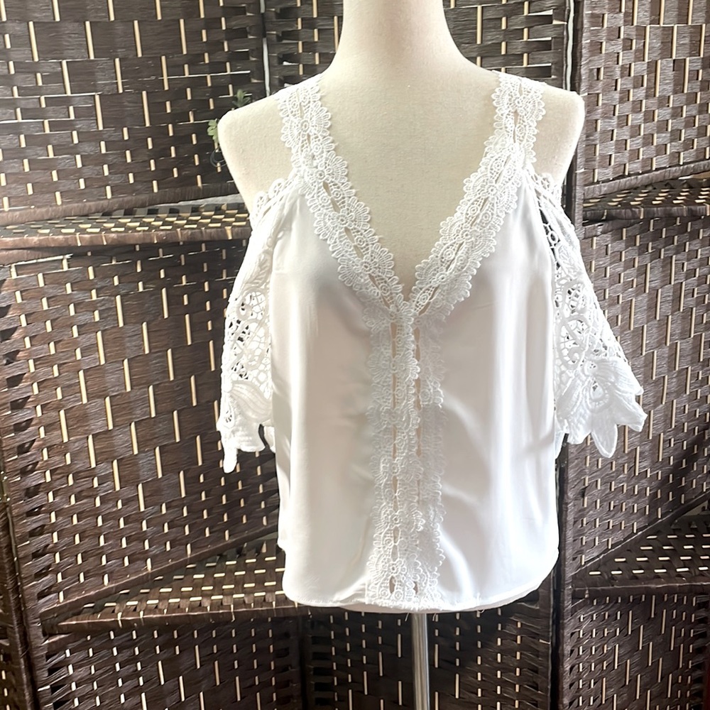 NWT Gorgeous Cold Shoulder Blouse with Beautiful Lace Detailing.